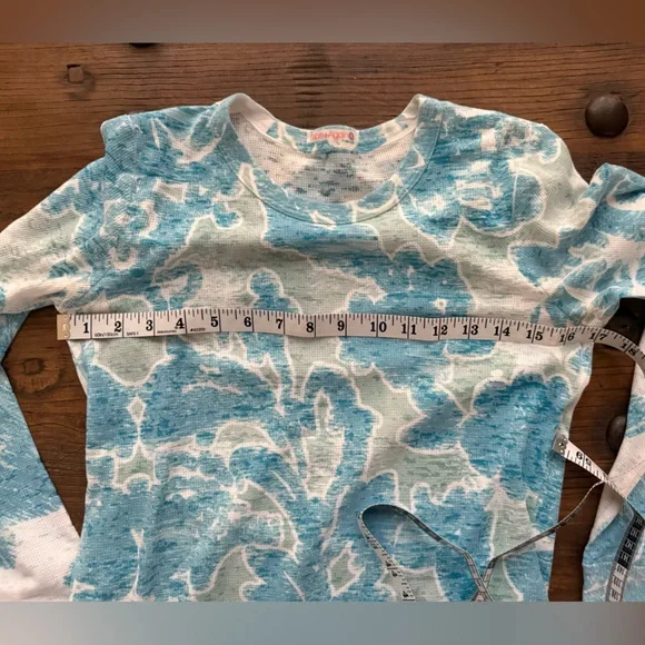 Before + Again Sundance Blue Floral Top light thermal material - Picture 6 of 7